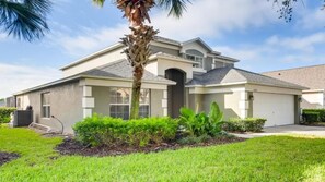 Exterior - Emerald Magic - 5 Bedroom w/ South Facing Pool and 4 Miles from Disney (Kissimmee)