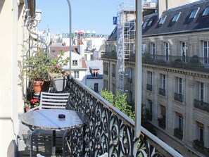 Outdoor dining - Family duplex - with balcony (Paris)