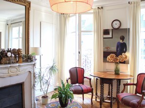 Dining - Family duplex - with balcony (Paris)