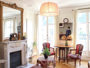 Interior - Family duplex - with balcony (Paris)