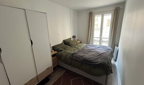 1 bedroom, iron/ironing board, WiFi, bed sheets - T3 bright and quiet 2 steps Montmartre Batignolles (Paris)