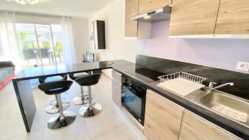 Réfrigérateur, micro-ondes, four, lave-vaisselle