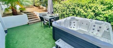 Bain à remous extérieur