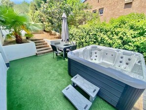 Baignoire à remous extérieure