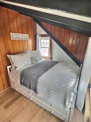 3 bedrooms, travel crib, free WiFi, bed sheets