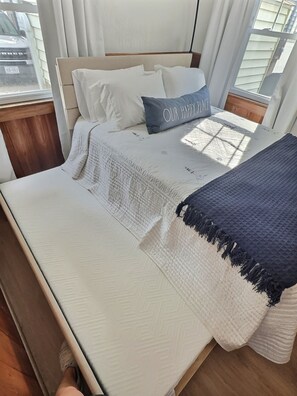 3 bedrooms, travel cot, free WiFi, bed sheets