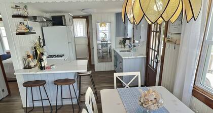 Beach Block 1940s Bungalow: Embrace Coastal Charm and Timeless Vintage Vibes!