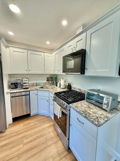 Brand new 2BR, 1.5BA-close to amenities yet feels secluded. 2 story, AC, wifi!