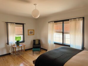 3 habitaciones, tabla de planchar con plancha, wifi y ropa de cama