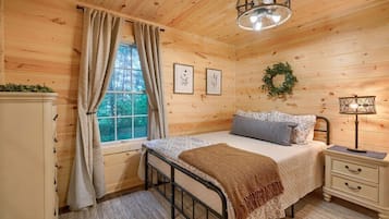 3 bedrooms, WiFi (free), bed sheets