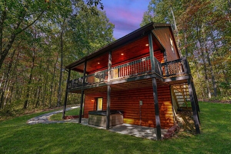 Exterior. Oak Ridge Preserve | Hocking Hills, Nature Reserve