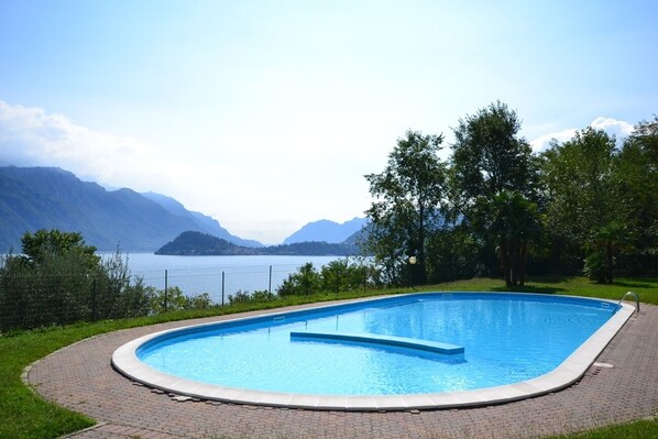 Outdoor pool - View of Larian Triangle (Menaggio)