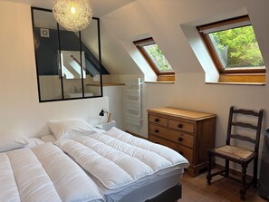 4 bedrooms, iron/ironing board, WiFi