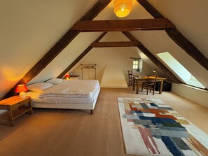 4 bedrooms, iron/ironing board, WiFi