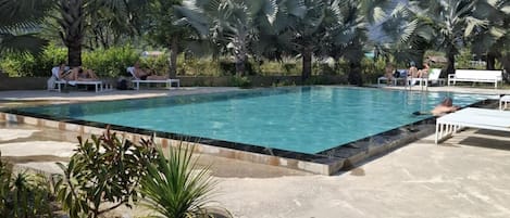 Piscine extérieure