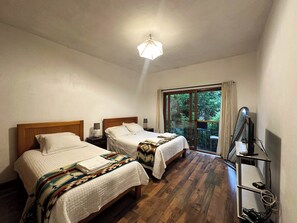 Classic-Apartment, Flussblick | Daunenbettdecken, kostenloses WLAN, Bettwäsche