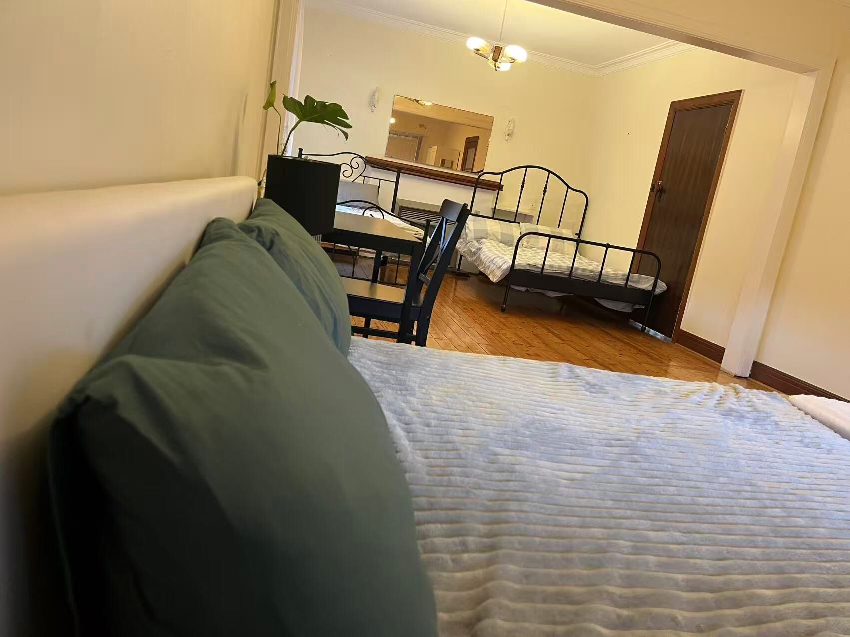 3 slaapkamers, een strijkplank/strijkijzer, wifi