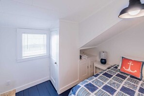 5 bedrooms, iron/ironing board, WiFi, bed sheets - The Granite Harbor (Wells)