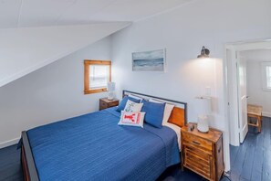 5 bedrooms, iron/ironing board, WiFi, bed sheets