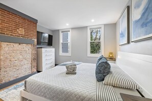 2 bedrooms, desk, iron/ironing board, travel cot