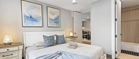 2 chambres, bureau, fer et planche à repasser, lit parapluie