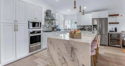 Spacious Sunrise Stadium Getaway | 4BR & Hot Tub