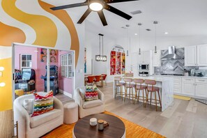 Interior - The Sundae House/Hot Tub/Steps from Sawgrass Mall (Sunrise)