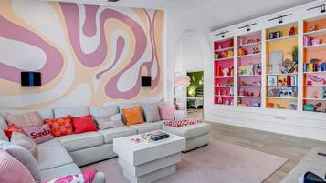 TV, table tennis, stereo