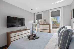 2 bedrooms, desk, iron/ironing board, travel cot