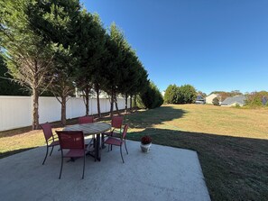 تناول الطعام بالخارج