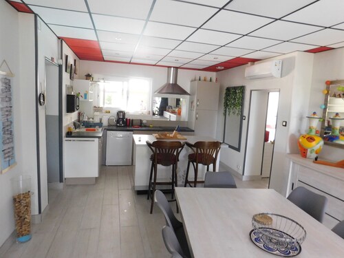 villa avec piscine véranda ouverte 40m2 5minutes centre ville 5km de la mer