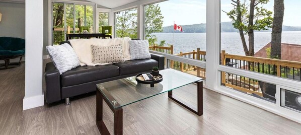 Living area - Lakefront Charm - 3 Bedroom Cottage with panoramic Bay Window Views. (Burk's Falls)
