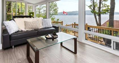 Lakefront Charm - 3 Bedroom Cottage with panoramic Bay Window Views.