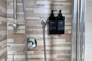 Apartament, cuina bàsica | Bany | Barnussos 