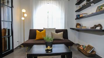 Departamento, 1 cama Queen size | Área de sala de estar