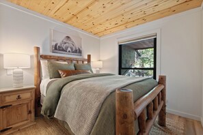 4 bedrooms, iron/ironing board, travel cot, free WiFi - Modern, Lake View, Direct Access, Buoy Avail, EV Charger (Kings Beach)