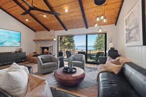 Smart TV, fireplace, books, stereo