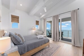 6 dormitorios, tabla de planchar con plancha, cuna de viaje