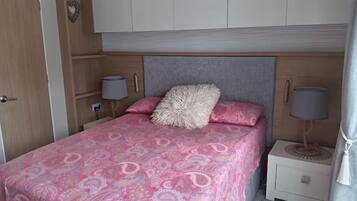 Cabin | 2 bedrooms, iron/ironing board, free WiFi, bed sheets