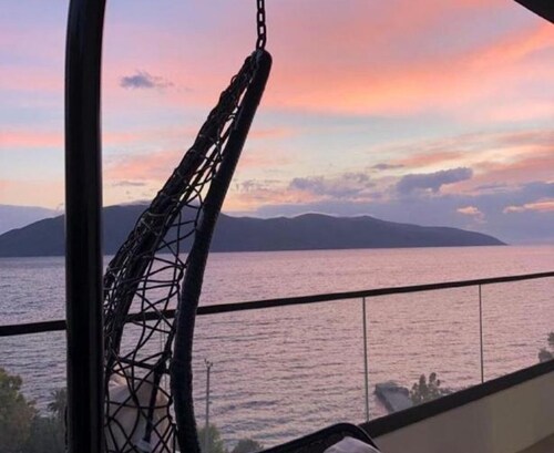 Sunny Hill Residence Apartment with Sea View 2