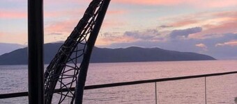 Sunny Hill Residence Apartment with Sea View 2