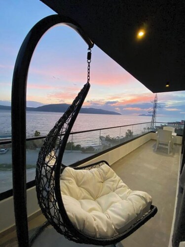 Sunny Hill Residence Apartment with Sea View 10