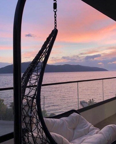 Sunny Hill Residence Apartment with Sea View 10