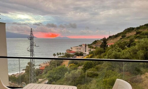 Sunny Hill Residence Apartment with Sea View 10
