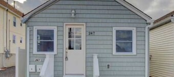 Charming 2-bedroom cottage in delightful Seaside Heights with WiFi, AC