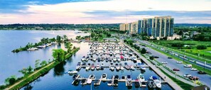 Marina - Stylish & Modern House ♥ Walking distance to Barrie Beach! (Barrie)