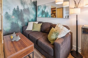 Smart TV - ES326 Super Cute Village Studio Condo Slope View (Snowshoe)