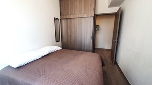 2 bedrooms, iron/ironing board, free WiFi, bed sheets