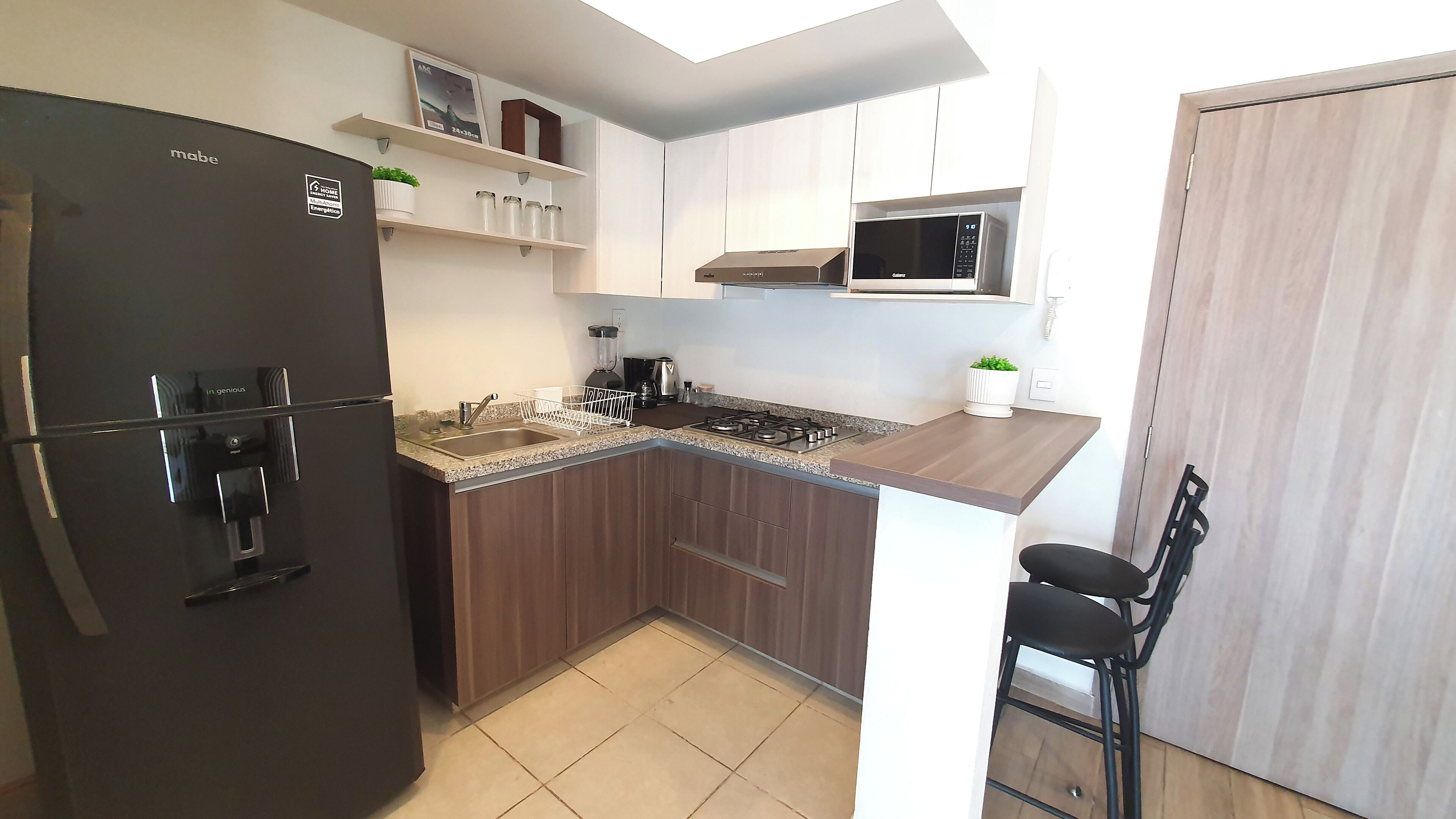 Micro-ondes, plaque de cuisson, lave-vaisselle