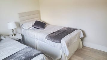 Apartment | 2 bedrooms, iron/ironing board, free WiFi, bed sheets